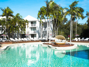 qt-port-douglas-pool-09