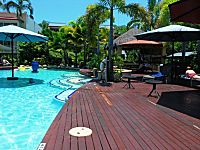 Swim up deck