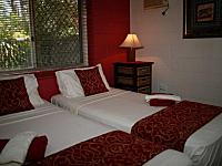 Twin Room Twin Room