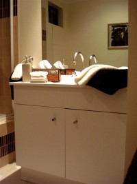 Main Bathroom Main Bathroom