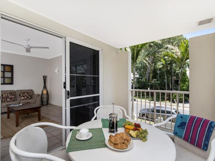 3 Bedroom Townhouse Balcony - Palm Cove Family Accommodation