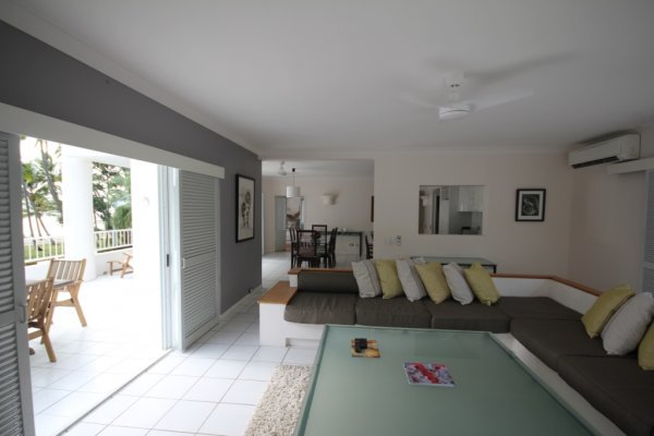 4 Bedroom Beachfront Alamanda Suite Lounge - Alamanda Resort Palm Cove