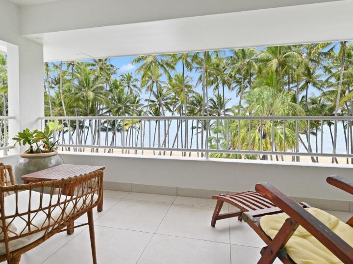 Beachfront 4 Bedroom Apartment Balcony - Alamanda Palm Cove