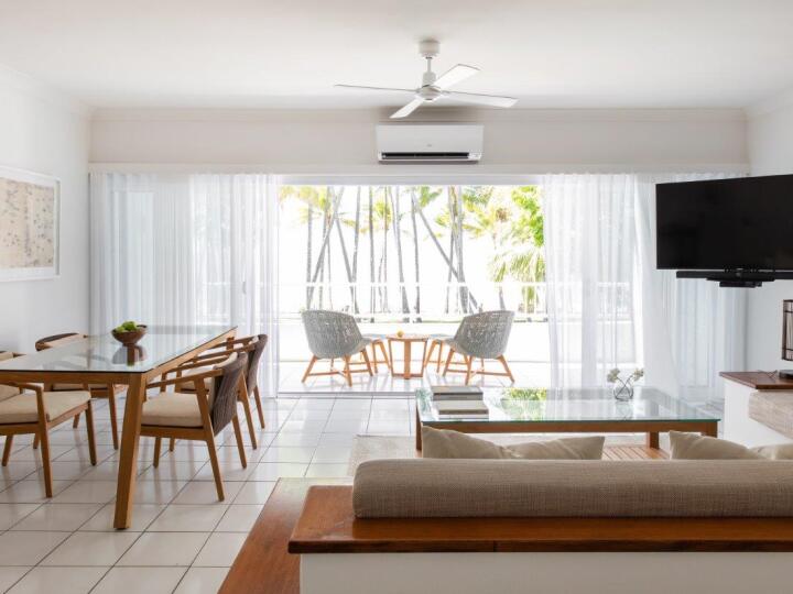 Beachfront One Bedroom Apartment- Alamanda Palm Cove