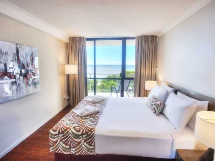 Ocean View Suite Bedroom  - Cairns Plaza Hotel