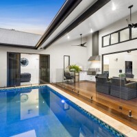 Pool (heated in winter) - Palm Cove Holiday House 100C