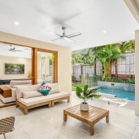 Tropical Poolside Living - Palm Cove Accommodation 