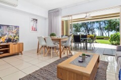 612 Dining- Palm Cove Amphora Apartment