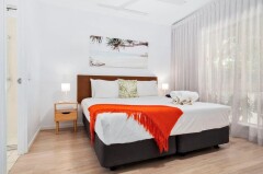 612 Master King Bedroom Palm Cove Amphora Apartment