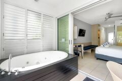 6131 - 6132 3 Bedroom Spa Penthouse Beach Club Palm Cove