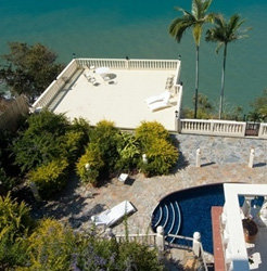 Cairns Beaches Absolute Beachfront Holiday Homes and Self Catering Accommodation Accommodation by Cairns Holiday Specialists