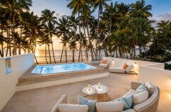 Absolute Beachfront Apartment in Palm Cove with Rooftop Terrace and Private Pool