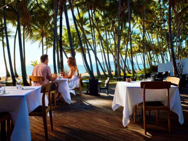 Palm Cove Resorts - Beachfront Dining at NuNu Restaurant - Palm Cove