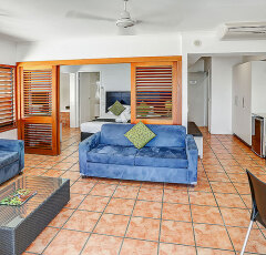 Beachfront Spa Suite - Paradise on the Beach Palm Cove Resort