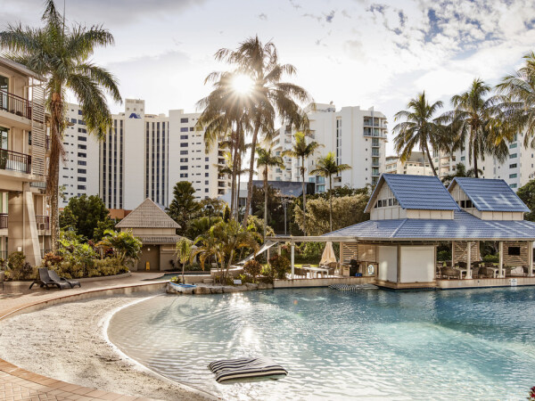Cairns Family Resort Accommodation - Swim Up Bar | Kids Stay FREE