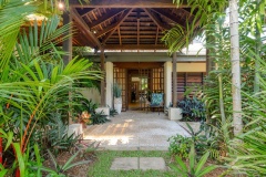 Cairns Holiday Houses - Palm Cove Beach Holiday Home POP (Pet Friendly)