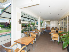 Cairns Queens Court Motel Poolside Restaurant
