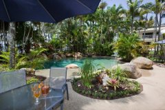 Enjoy a BBQ by the Pool - Palm Cove Holiday Apartments
