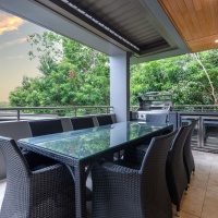 Enjoy alfresco dining & BBQ with built in fridge - Port Douglas Luxury Holiday Home