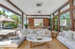 Enjoy natural light and tropical living at Palm Cove 