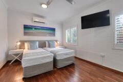King or Twin Bedroom Palm Cove Holiday Home 