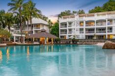 Large Lagoon Swimming Pool with Swim Up Bar | Peppers Beach Club Palm Cove