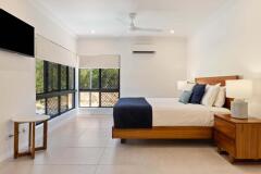 Master Bedroom - Palm Cove Holiday House