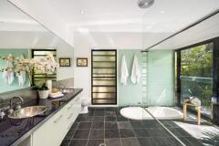 Master Ensuite -  Trinity Beach Oceanview Holiday Home 
