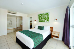 Beachfront 2 Bedroom Spa Apartment _Castaways Resort, Mission Beach
