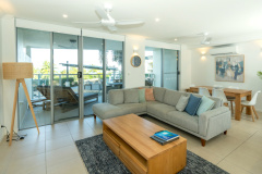 Modern 2 Bedroom Holiday Apartments - Trinity Beach Vue Apartments