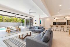 Open plan layout to enjoy tropical living - Palm Cove Holiday House