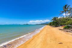 Palm Cove Beach - short walk from the holiday house
