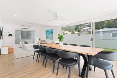 Palm Cove Holiday Home - Dining
