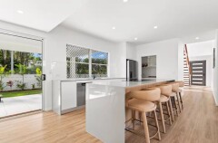 Palm Cove Holiday Home - Kitchen