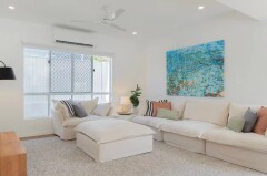 Palm Cove Holiday Home - Lounge