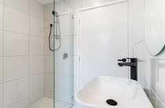 Palm Cove Holiday Home 1 of 3 Bathrooms