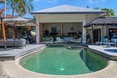 Palm Cove Holiday Home Poolside  
