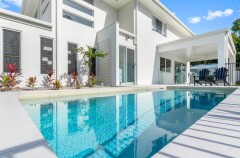 Palm Cove Holiday Home Swimming Pool