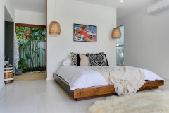 Master bedroom with Ensuite - Palm Cove Holiday House CAS  