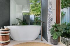 Master Bedroom Ensuite with freestanding bathtub and garden outlook - Palm Cove Holiday House CAS 