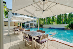 Port Douglas Central Plaza Apartment Poolside BBQ & Sun Lounges