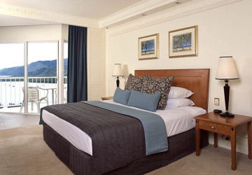 Premium Harbour View Room - Pullman Cairns International Hotel