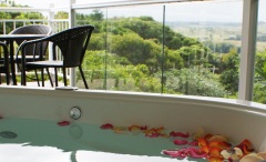 Relax in your Double Spa at Tinaroo Sunset Retreat - Cairns Atherton Tablelands