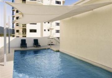 Roof Top Swimming Pool - Park Regis City Quays Cairns