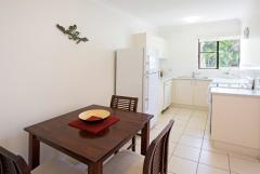 Self contained kitchen facilities - Palm Cove Holiday Apartments