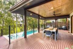 Spacious outdoor dining & BBQ facilities overlooking the Pool - Palm Cove Holiday Home