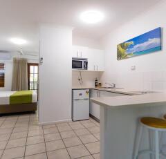 Studio Suite Kitchenette - Reef Retreat Palm Cove Accommodation