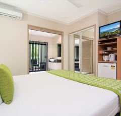 Studio with Indoor Spa - Regal Holiday Apartments Port Douglas
