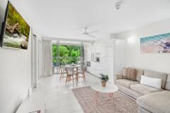 Suite 1304 Open Plan Living - Drift Beachfront Resort Palm Cove 