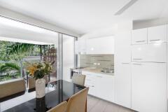 Suite 2206 Kitchen Facilities - Drift Beachfront Resort Palm Cove 